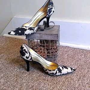 Anne Klein Black and White Pumps